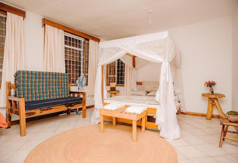 اتاق لوکس با بالکن, Villa Poa