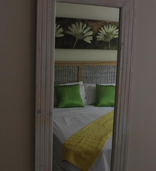 バス共有のスタンダードルーム, Milas Place