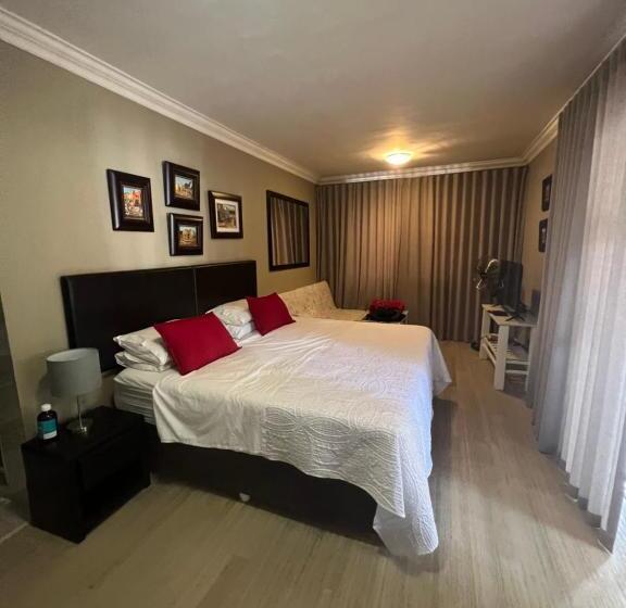 Quarto Estandar, Milas Place