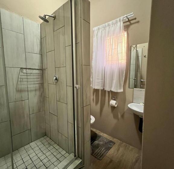 חדר סטנדרט לשלושה, Khaya4u Guesthouse