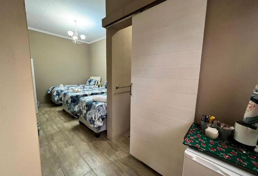 חדר סטנדרט לשלושה, Khaya4u Guesthouse