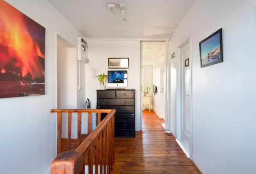اتاق چهار تخته با دستشویی مشترک, Blue House B&b