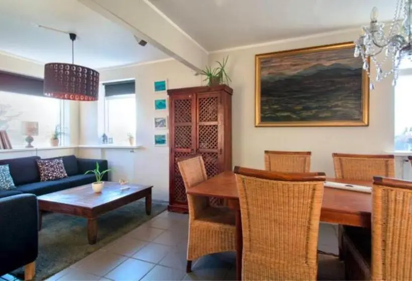 اتاق چهار تخته با دستشویی مشترک, Blue House B&b