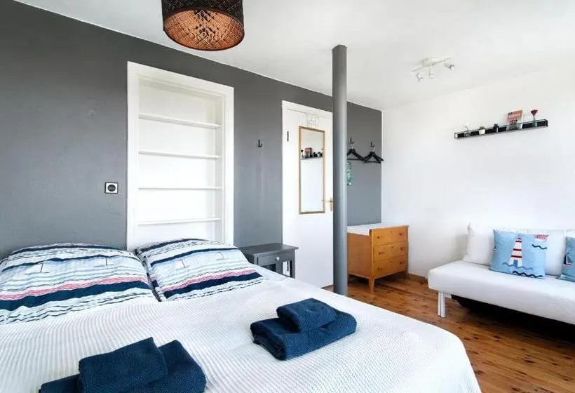 اتاق استاندارد سه تخته با سرویس بهداشتی مشترک, Blue House B&b