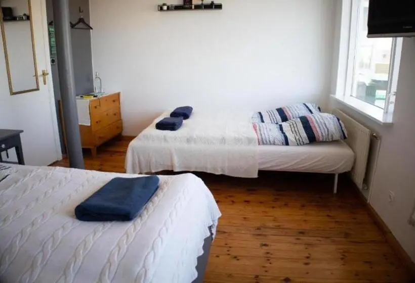 اتاق استاندارد سه تخته با سرویس بهداشتی مشترک, Blue House B&b