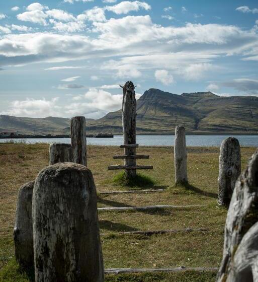 اتاق استاندارد سه نفره, Post