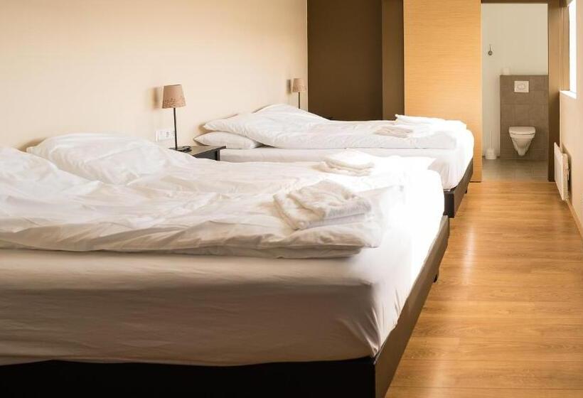 اتاق کلاسیک خانوادگی, Post