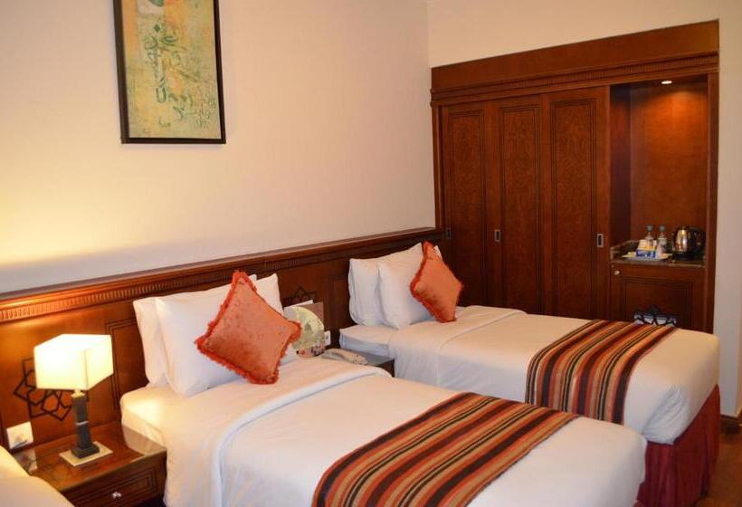 חדר סטנדרט לשלושה, Rotana Al Mesk