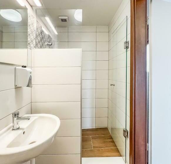 اتاق استاندارد سه نفره, Autohof 171 Hotel Hegyeshalom