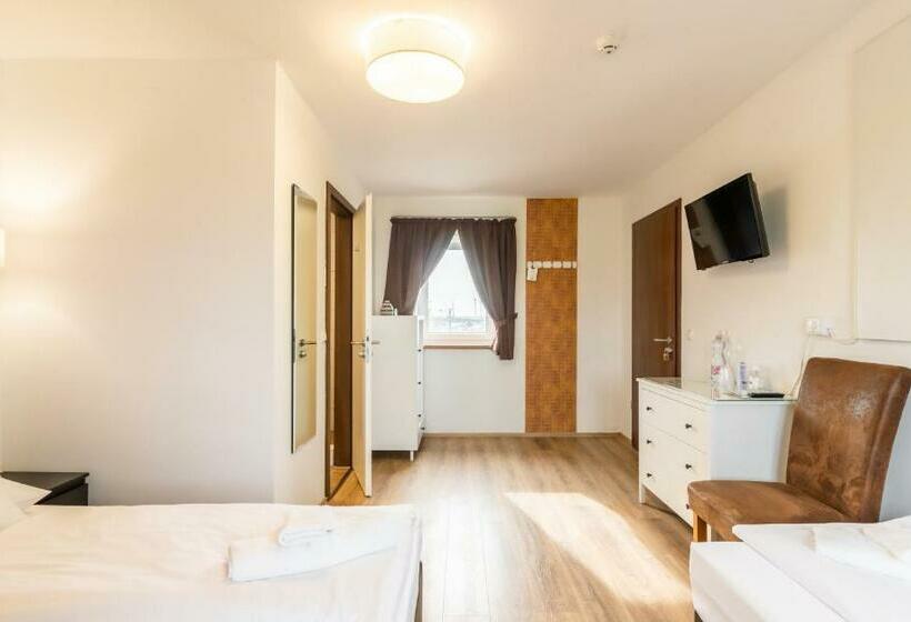 Habitación Triple Estándar, Autohof 171 Hotel Hegyeshalom