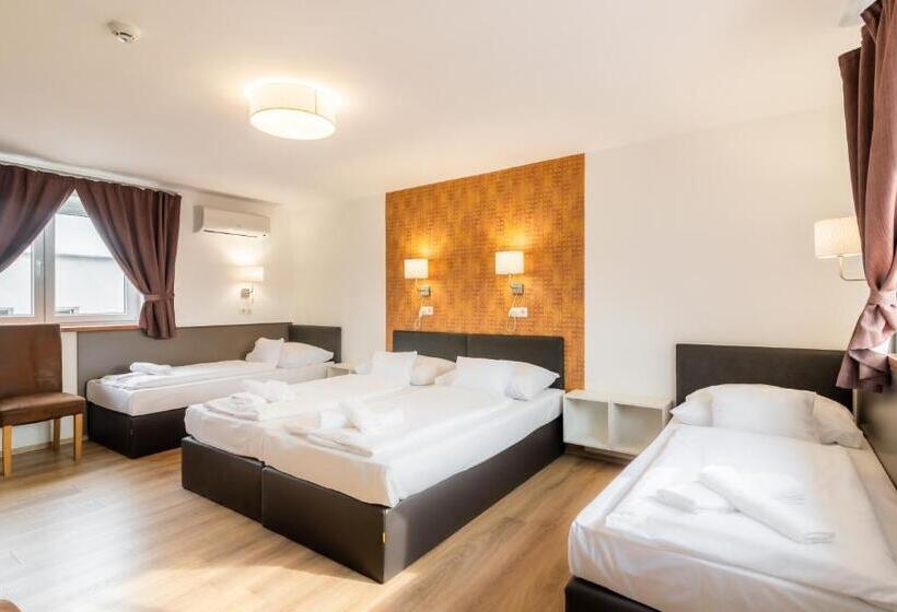 Habitación Cuádruple Estándar, Autohof 171 Hotel Hegyeshalom