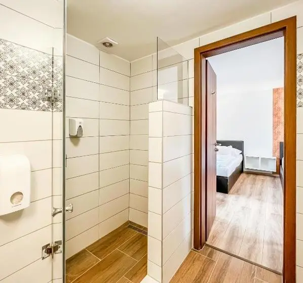 Standard Neljän Hengen Huone, Autohof 171 Hotel Hegyeshalom