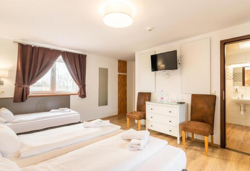 スタンダード４人部屋, Autohof 171 Hotel Hegyeshalom