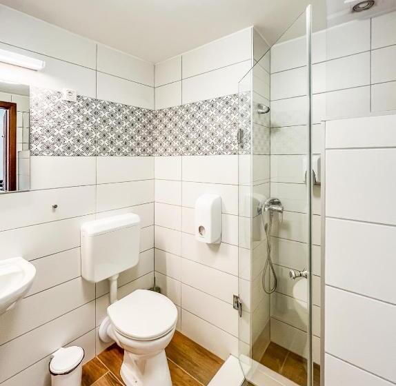 اتاق استاندارد چهار تخته, Autohof 171 Hotel Hegyeshalom