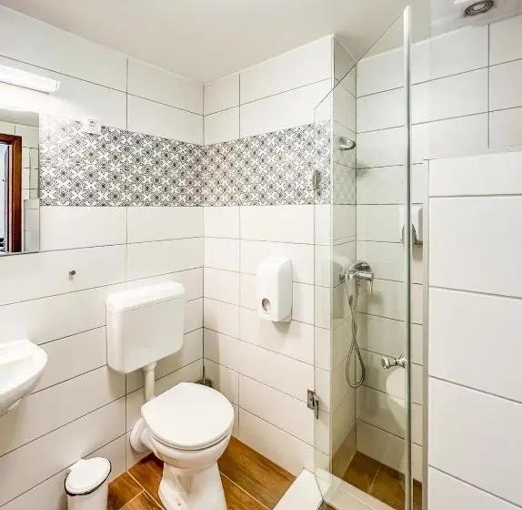 Standard Neljän Hengen Huone, Autohof 171 Hotel Hegyeshalom