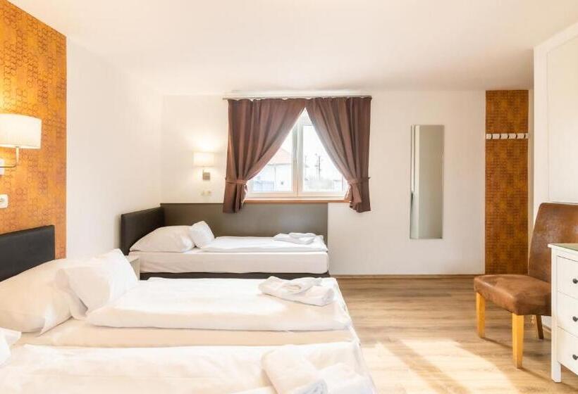 Habitación Cuádruple Estándar, Autohof 171 Hotel Hegyeshalom