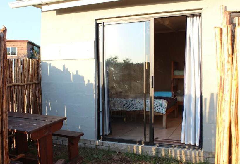 اتاق خانوادگی, The Wild Farm Backpackers