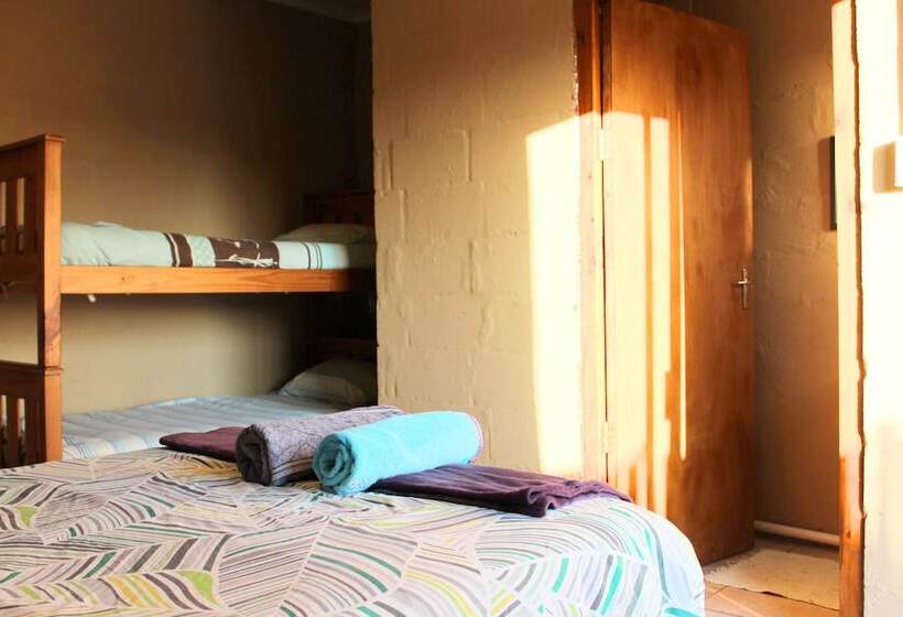 اتاق خانوادگی, The Wild Farm Backpackers