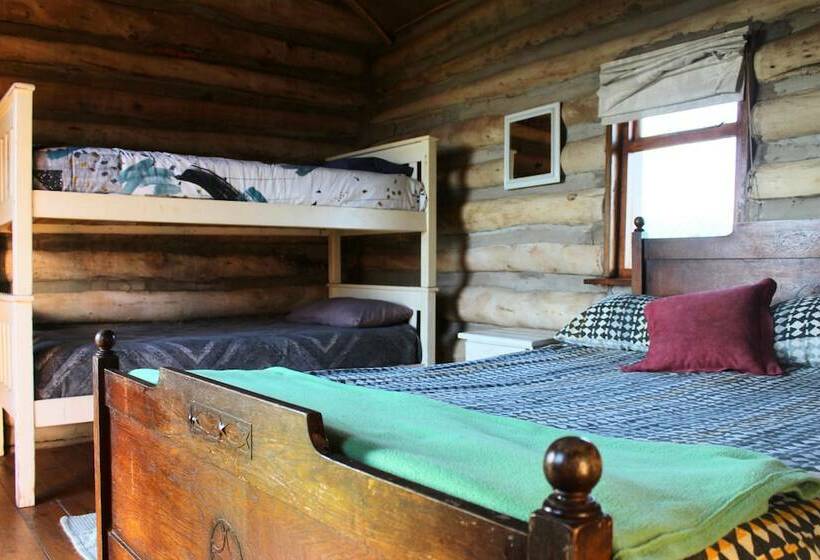 اتاق خانوادگی, The Wild Farm Backpackers