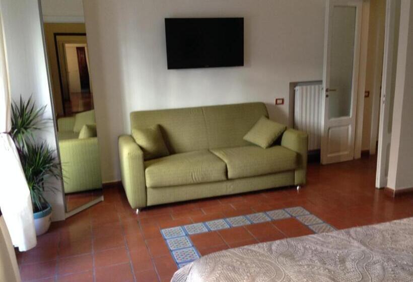 آپارتمان 1 خوابه, B&b Mini Hotel Incity Close Train Station And Port