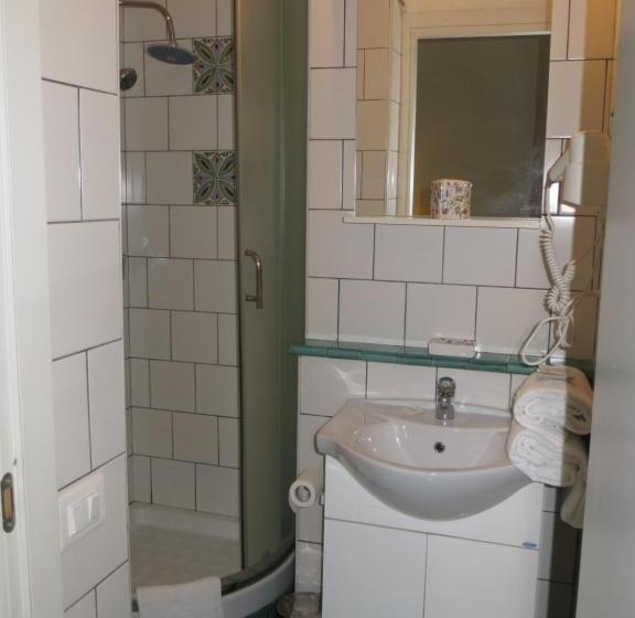 اتاق اکونومی, B&b Mini Hotel Incity Close Train Station And Port