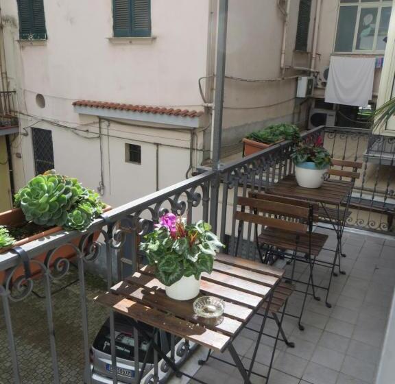 اتاق اکونومی, B&b Mini Hotel Incity Close Train Station And Port