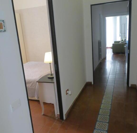 اتاق اکونومی, B&b Mini Hotel Incity Close Train Station And Port