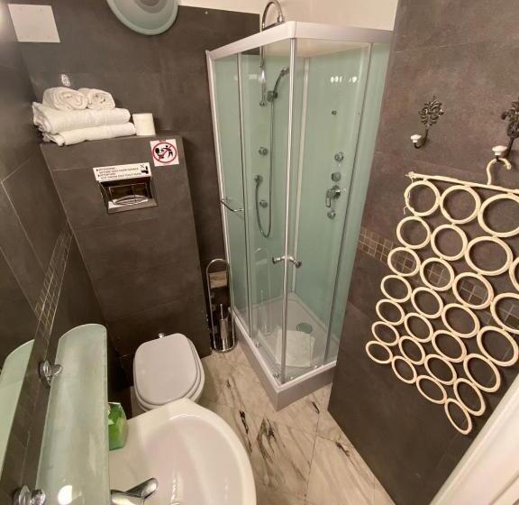 اتاق استاندارد چهار تخته, B&b Mini Hotel Incity Close Train Station And Port