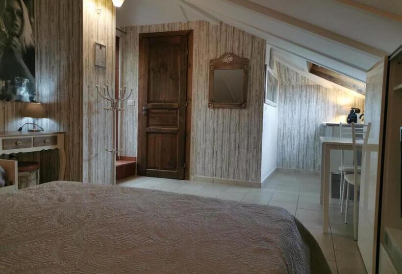Standard Triple Room with Terrace, B&b Mini Hotel Incity Close Train Station And Port
