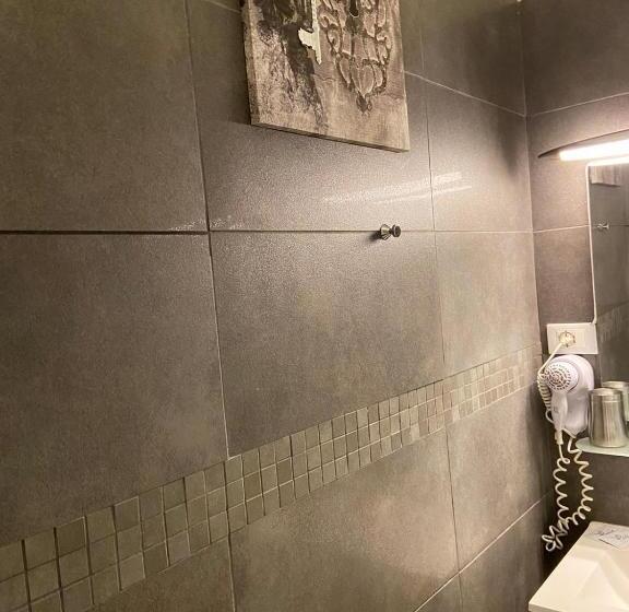 اتاق راحتی سه تخته, B&b Mini Hotel Incity Close Train Station And Port