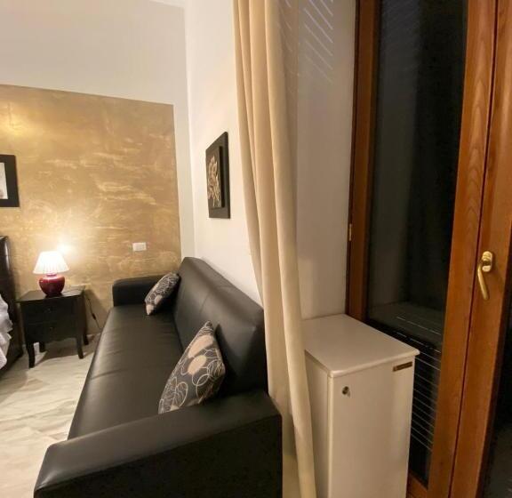 اتاق راحتی سه تخته, B&b Mini Hotel Incity Close Train Station And Port