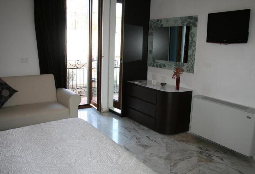 اتاق راحتی سه تخته, B&b Mini Hotel Incity Close Train Station And Port