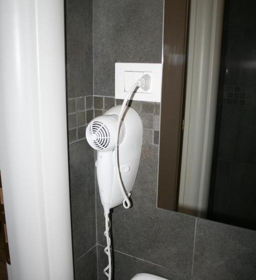 اتاق راحتی سه تخته, B&b Mini Hotel Incity Close Train Station And Port