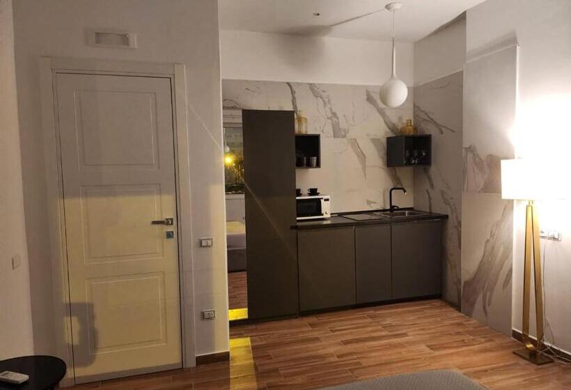 استودیو استاندارد با بالکن, B&b Mini Hotel Incity Close Train Station And Port