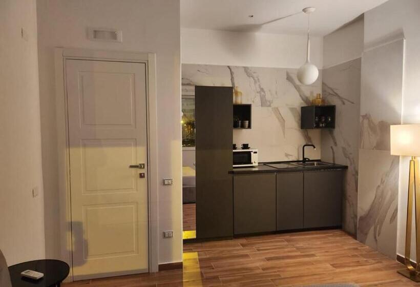 استودیو استاندارد با بالکن, B&b Mini Hotel Incity Close Train Station And Port