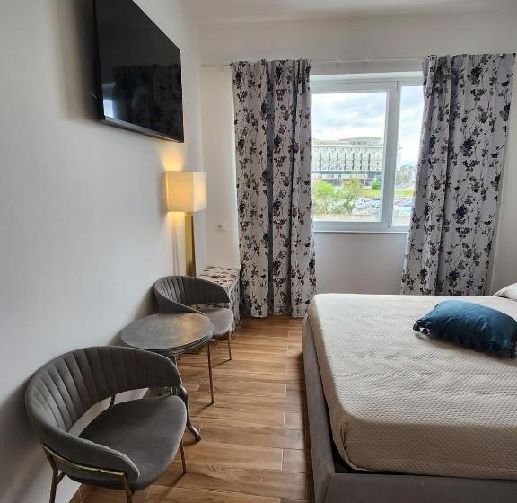 Triple Room Sea View, B&b Mini Hotel Incity Close Train Station And Port