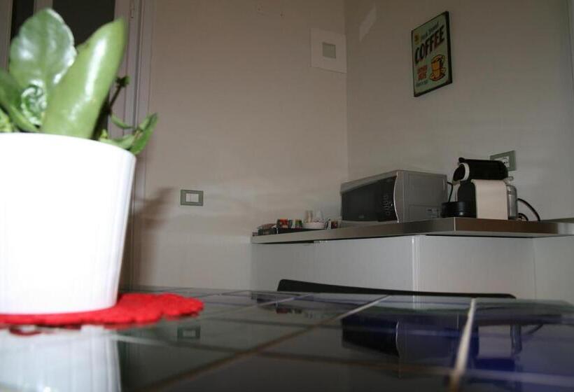 آپارتمان 1 خوابه, B&b Mini Hotel Incity Close Train Station And Port