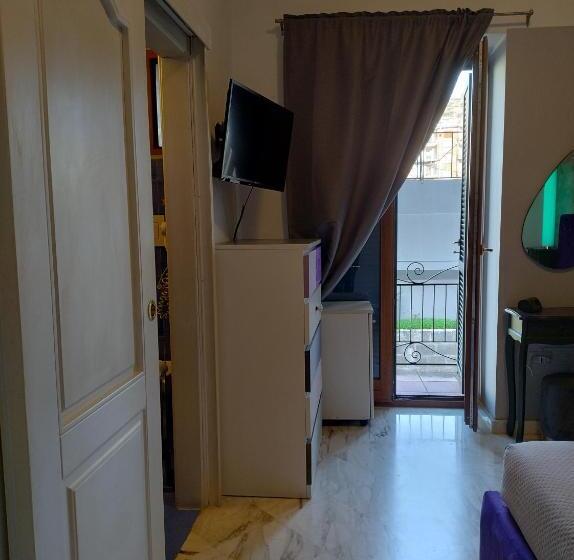 اتاق استاندارد, B&b Mini Hotel Incity Close Train Station And Port