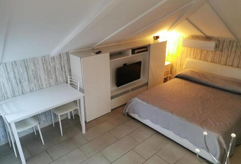 Standard Triple Room with Terrace, B&b Mini Hotel Incity Close Train Station And Port