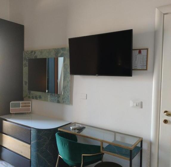 اتاق راحتی سه تخته, B&b Mini Hotel Incity Close Train Station And Port