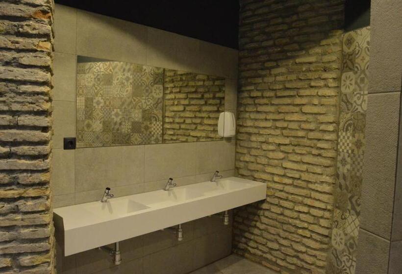 تختخواب در اتاق مشترک, Black Swan Hostel Sevilla