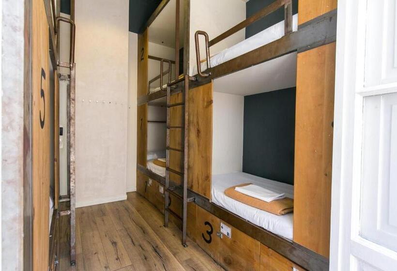 تختخواب در اتاق مشترک, Black Swan Hostel Sevilla