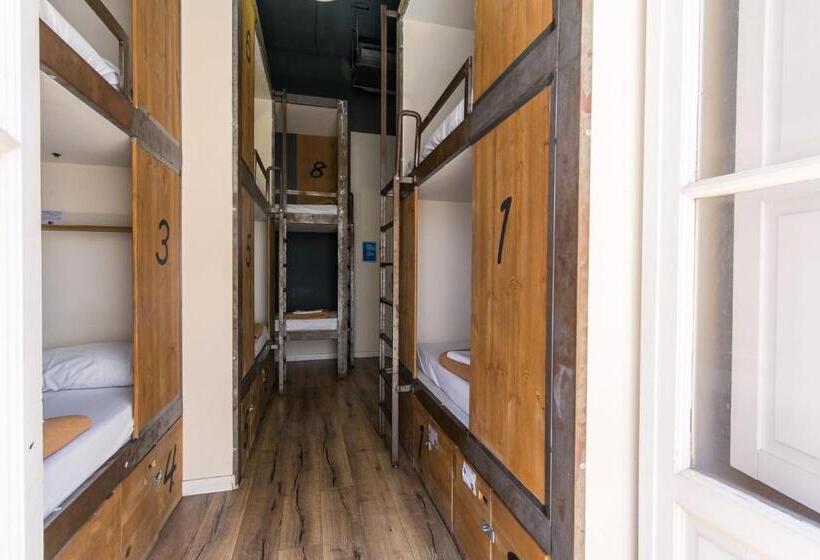 تختخواب در اتاق مشترک, Black Swan Hostel Sevilla