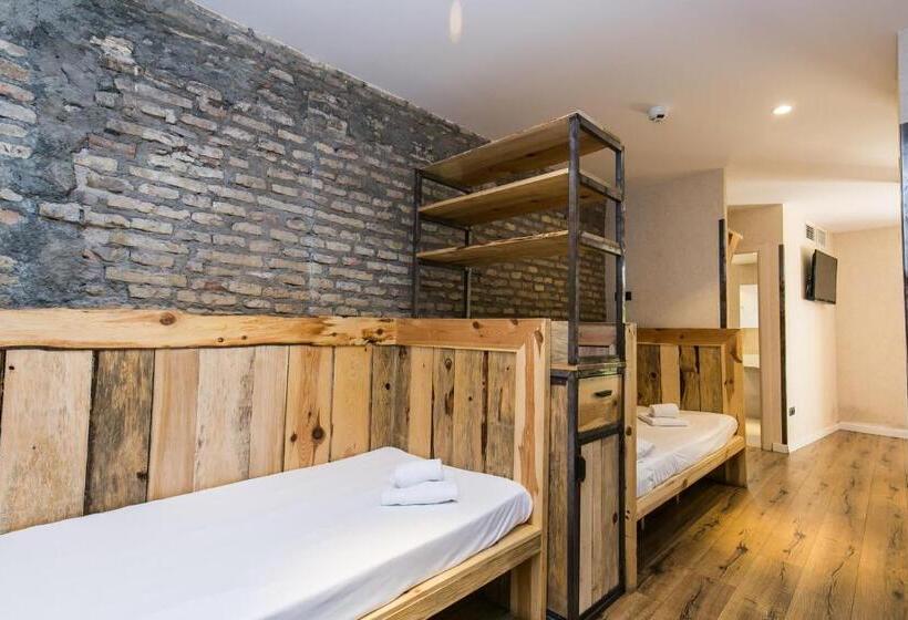 اتاق خانوادگی, Black Swan Hostel Sevilla