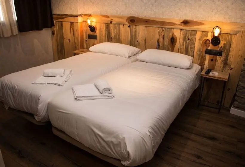 Perhehuone, Black Swan Hostel Sevilla