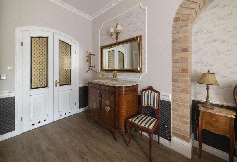 اتاق راحتی, Gabi B&b