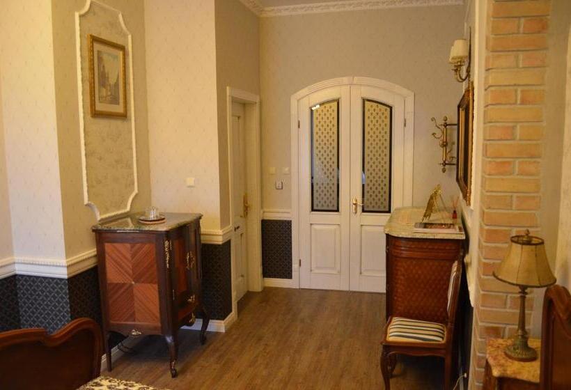 اتاق راحتی, Gabi B&b