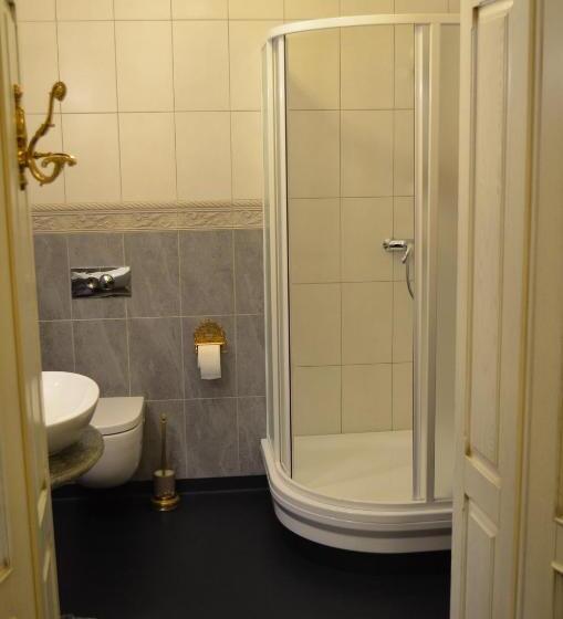 اتاق راحتی, Gabi B&b