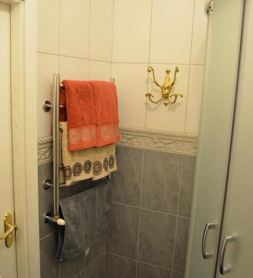 اتاق راحتی, Gabi B&b