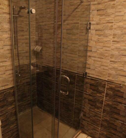 اتاق استاندارد با چشم‌انداز استخر, Jewel Assiut